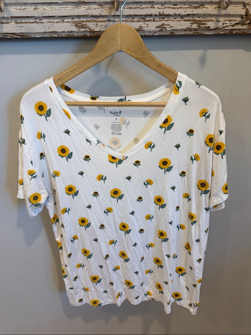 Kyte Baby Sunflower V-Neck Women’s Top Size Small
